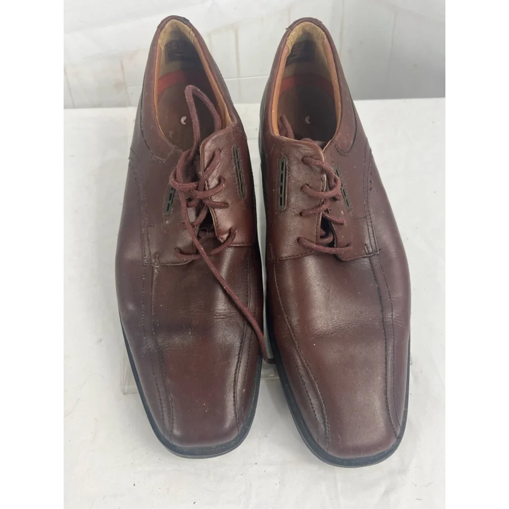 Men’s Clarks 10 1/2M “Eastford Low” Oxford Shoes in Dark Brown leather